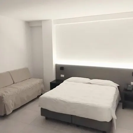 Venice Terminal Apartments & Suites-3